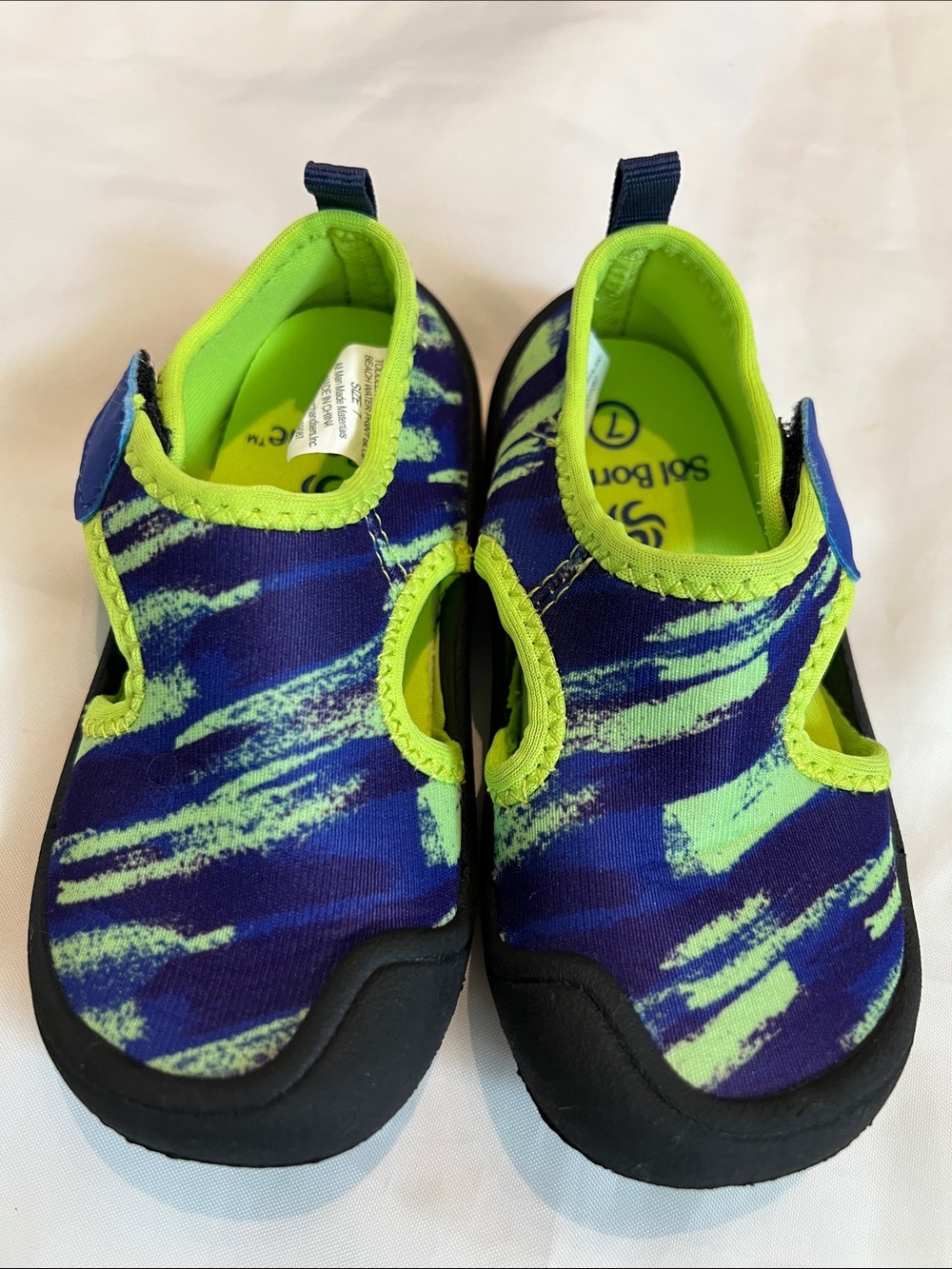 “🩷Bundle 4/$19” Kids toddler size 7 Water Shoes sandals boy Neon Green and Navy